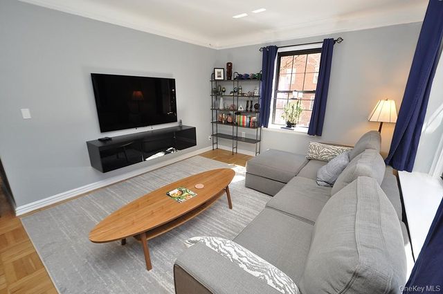 196 Garth Road 1G, Scarsdale, NY 10583