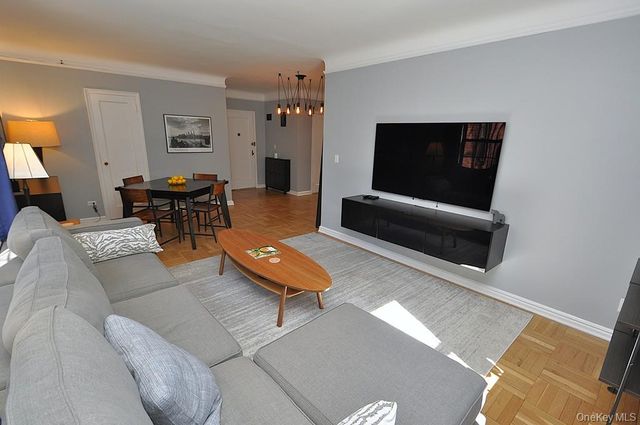 196 Garth Road 1G, Scarsdale, NY 10583