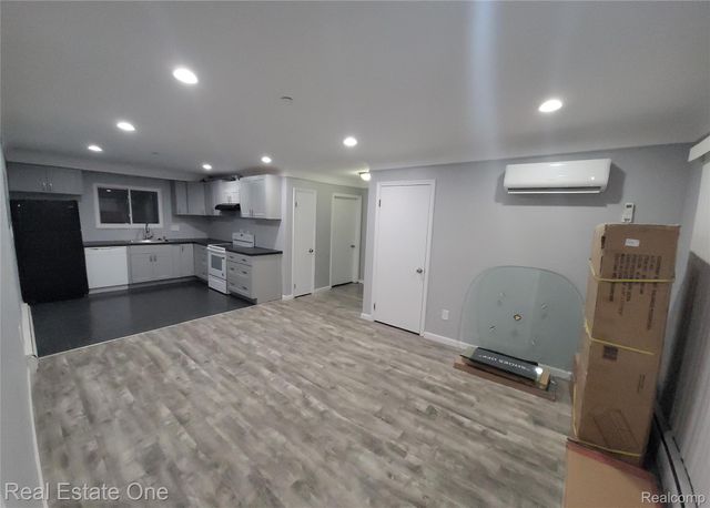 314 MARY Avenue, Royal Oak, MI 48073