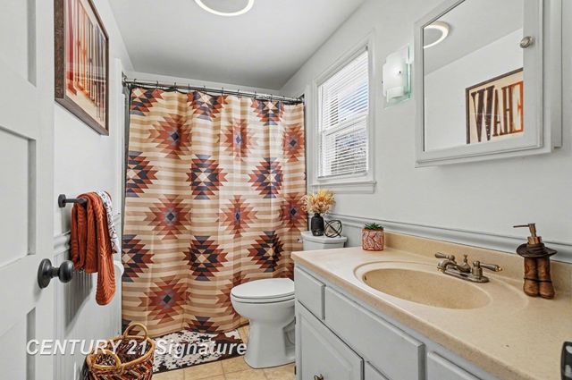 680 N Frost Drive, Saginaw Twp, MI 48638