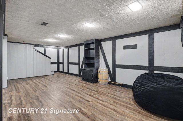 680 N Frost Drive, Saginaw Twp, MI 48638