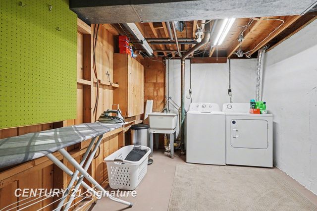 680 N Frost Drive, Saginaw Twp, MI 48638