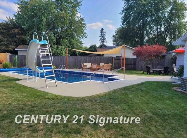 680 N Frost Drive, Saginaw Twp, MI 48638