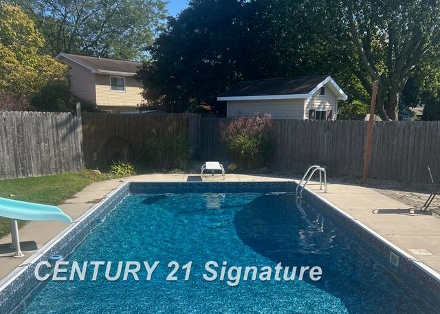 680 N Frost Drive, Saginaw Twp, MI 48638