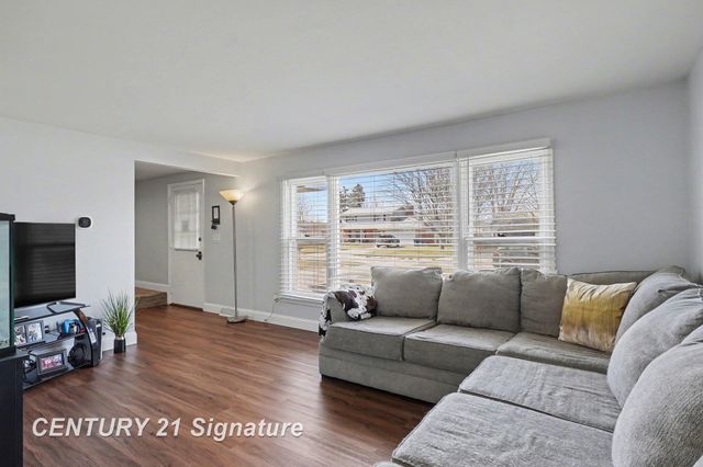 680 N Frost Drive, Saginaw Twp, MI 48638