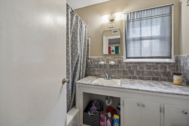 6821 Leader Street, Houston, TX 77074