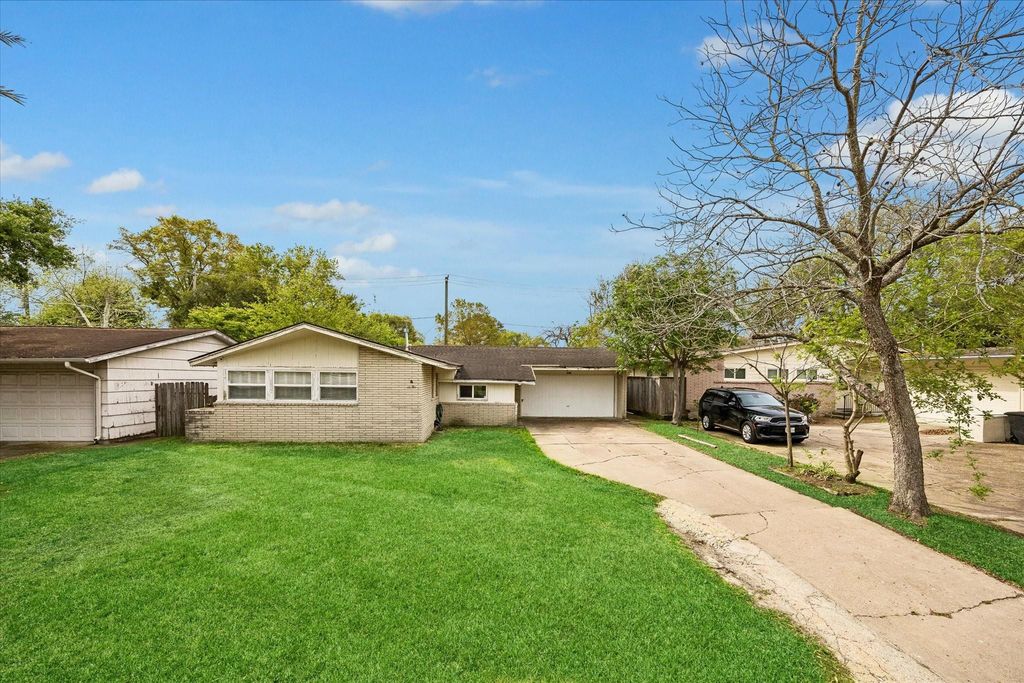 6821 Leader Street, Houston, TX 77074