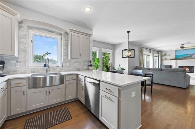 6725 N Nevada Avenue, Parkville, MO 64152