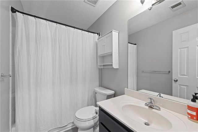 6725 N Nevada Avenue, Parkville, MO 64152