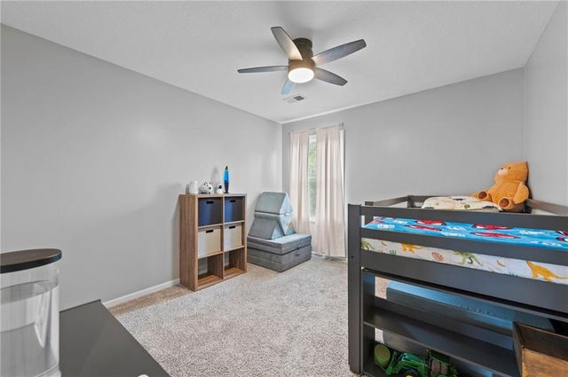 6725 N Nevada Avenue, Parkville, MO 64152
