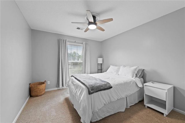 6725 N Nevada Avenue, Parkville, MO 64152