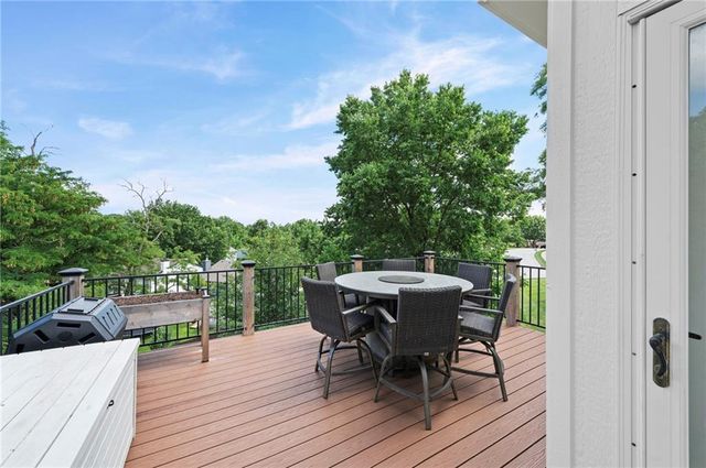 6725 N Nevada Avenue, Parkville, MO 64152