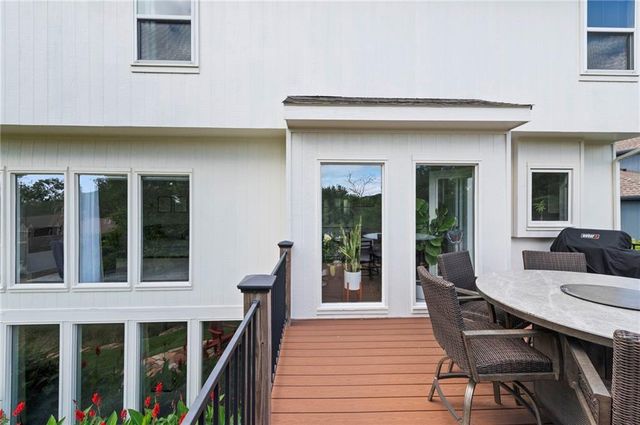 6725 N Nevada Avenue, Parkville, MO 64152