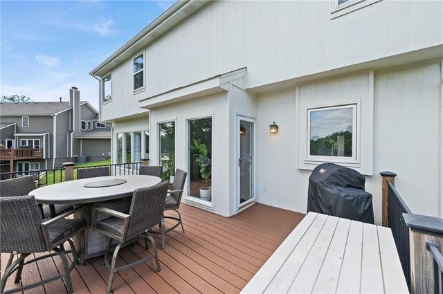 6725 N Nevada Avenue, Parkville, MO 64152