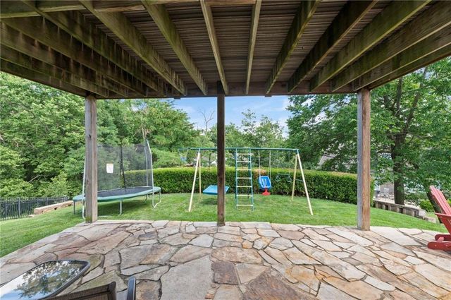 6725 N Nevada Avenue, Parkville, MO 64152