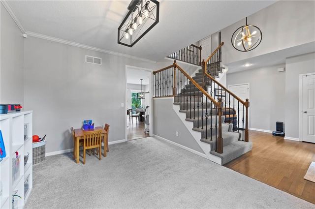 6725 N Nevada Avenue, Parkville, MO 64152