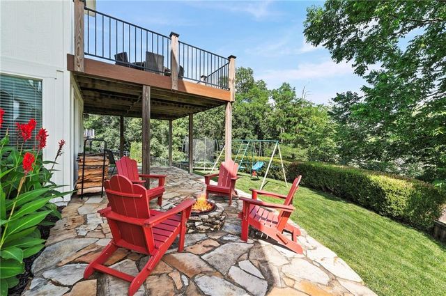 6725 N Nevada Avenue, Parkville, MO 64152
