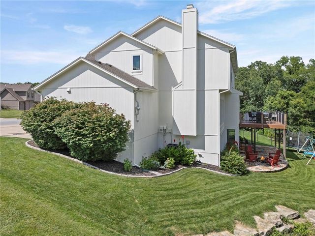 6725 N Nevada Avenue, Parkville, MO 64152
