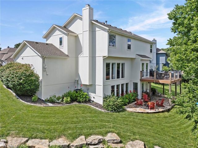 6725 N Nevada Avenue, Parkville, MO 64152