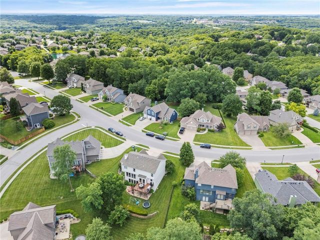 6725 N Nevada Avenue, Parkville, MO 64152