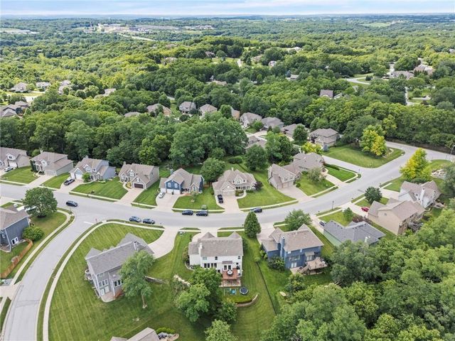 6725 N Nevada Avenue, Parkville, MO 64152