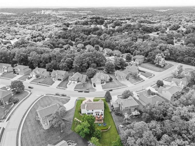 6725 N Nevada Avenue, Parkville, MO 64152