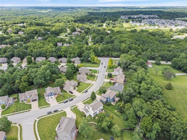 6725 N Nevada Avenue, Parkville, MO 64152