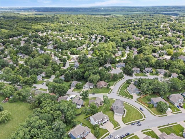 6725 N Nevada Avenue, Parkville, MO 64152