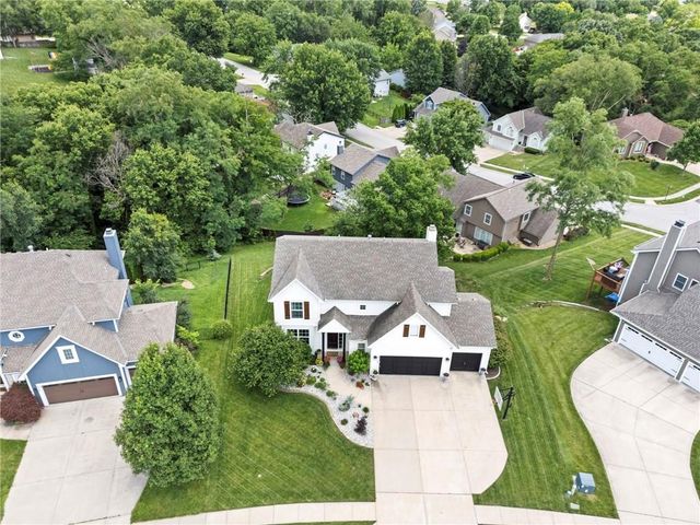 6725 N Nevada Avenue, Parkville, MO 64152