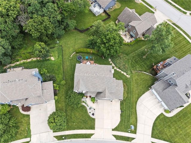 6725 N Nevada Avenue, Parkville, MO 64152
