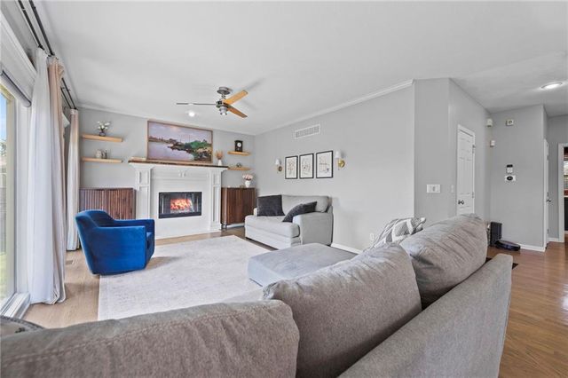 6725 N Nevada Avenue, Parkville, MO 64152