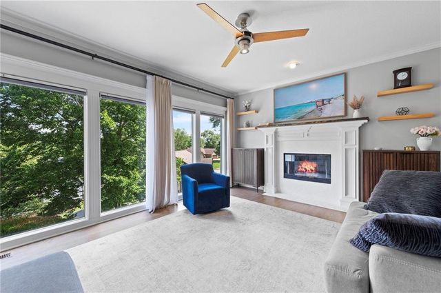 6725 N Nevada Avenue, Parkville, MO 64152