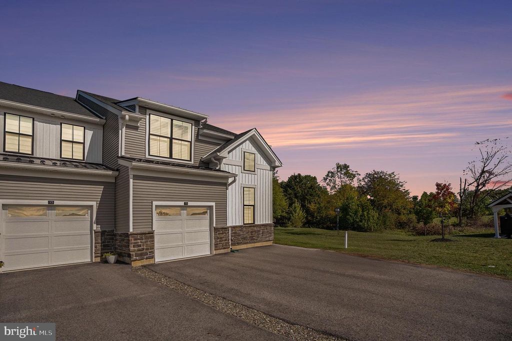 15 UMBRELL DR, Norristown, PA 19403