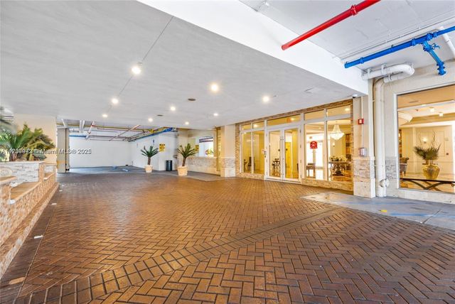 3232 SW 22nd Ter 301, Miami, FL 33145