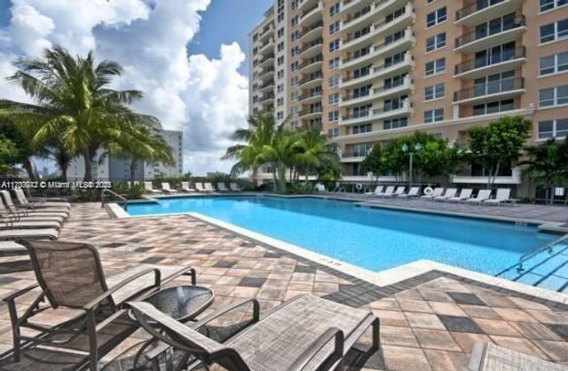 3232 SW 22nd Ter 301, Miami, FL 33145