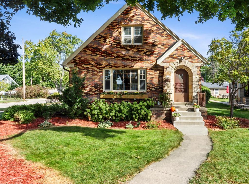 472 Orchard STREET, Burlington, WI 53105