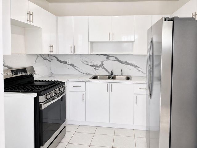 1230 W 54th Street 329A, Hialeah, FL 33012