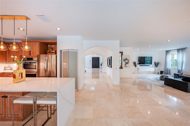 3917 Heron Ridge Ln, Weston, FL 33331