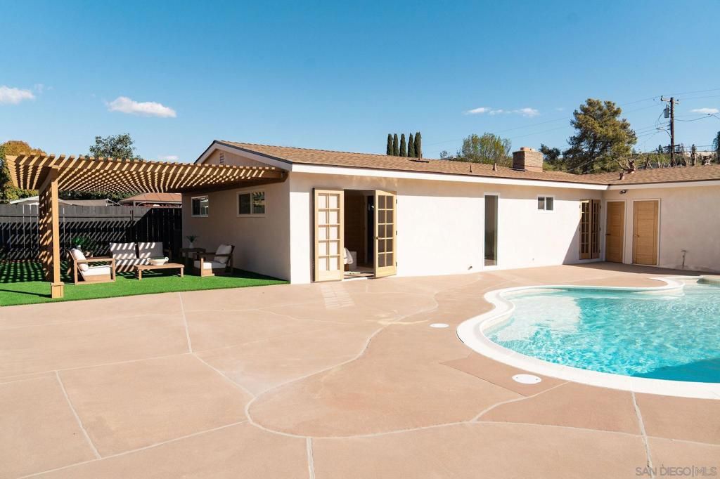 Image 4 of property listing at 12608 Tustin St., Poway, CA 92064