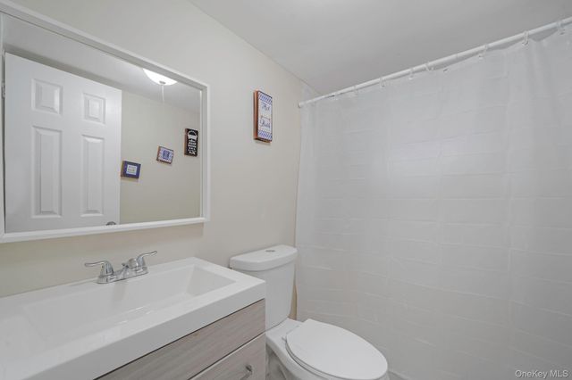 180 Branch Avenue, Central Islip, NY 11722