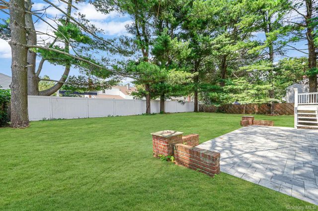 180 Branch Avenue, Central Islip, NY 11722