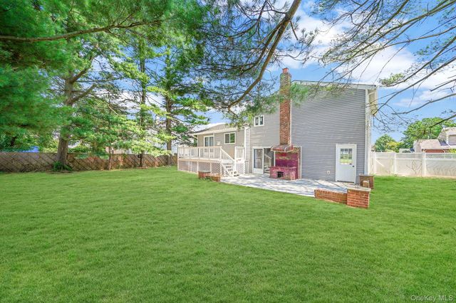 180 Branch Avenue, Central Islip, NY 11722