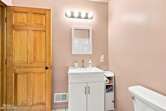 3131 King Road, China Twp, MI 48054