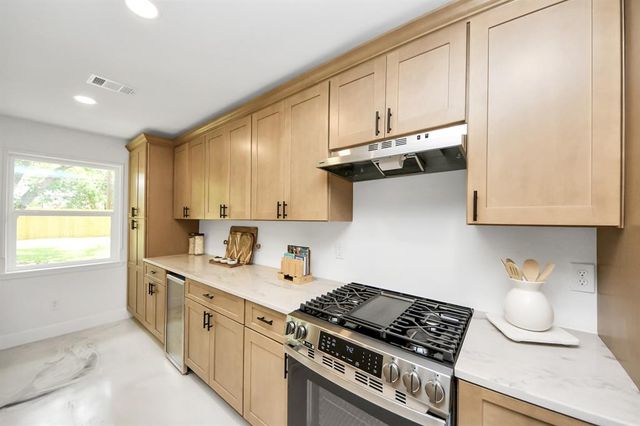 9726 Grenadier Drive, Houston, TX 77089
