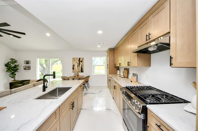 9726 Grenadier Drive, Houston, TX 77089