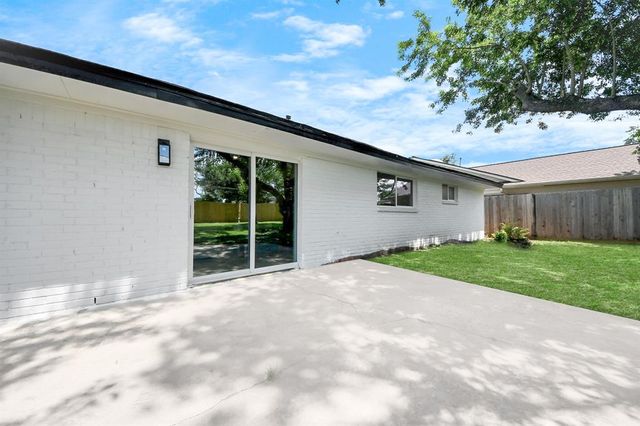 9726 Grenadier Drive, Houston, TX 77089