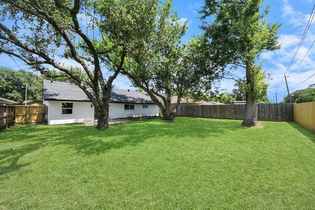 9726 Grenadier Drive, Houston, TX 77089