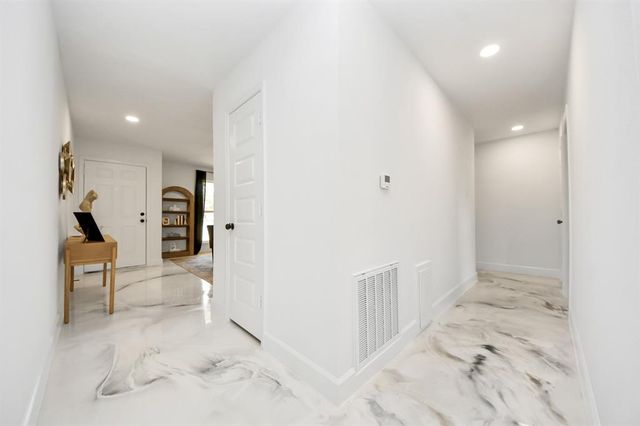 9726 Grenadier Drive, Houston, TX 77089