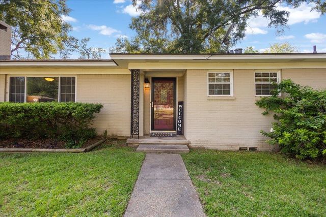 303 Wildwood Lane, Kilgore, TX 75662
