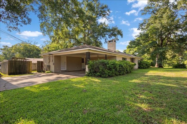 303 Wildwood Lane, Kilgore, TX 75662